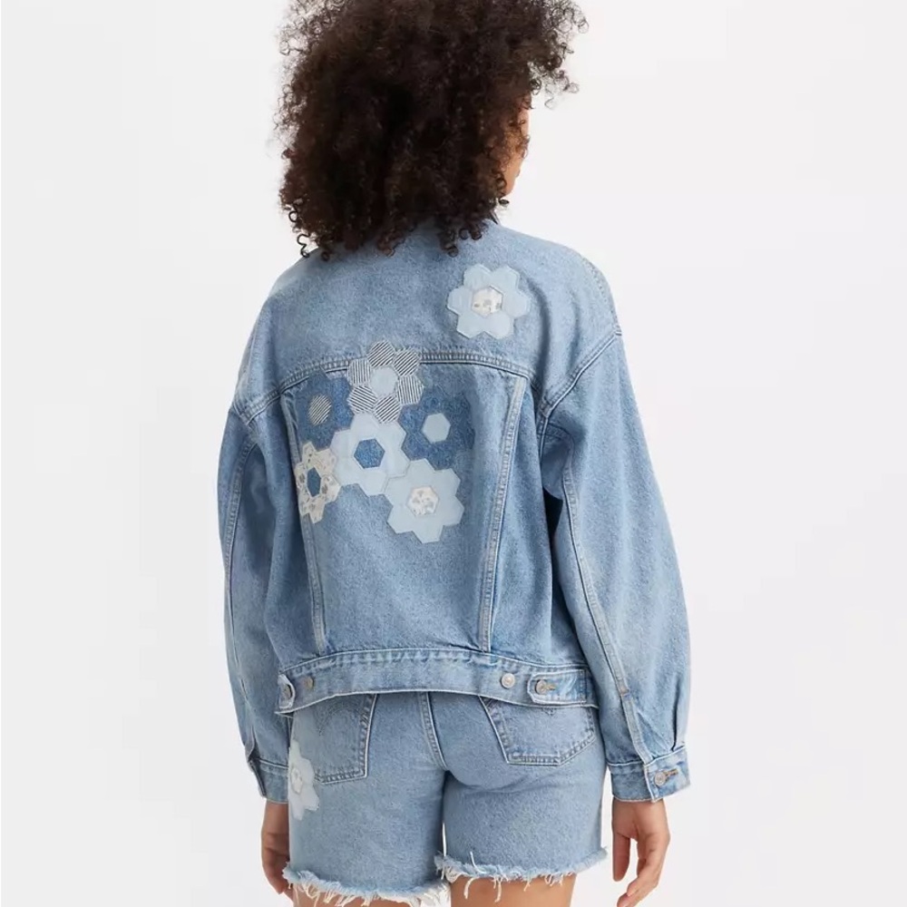 Levi's 90’s Trucker Style Light Blue Denim Jacket with “Geo Florals” Detail - Picture 2 of 9